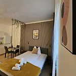 Apartment Bird 8 *