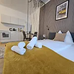 Apartment Bird 8 *