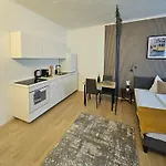 Bird 8 Apartment *